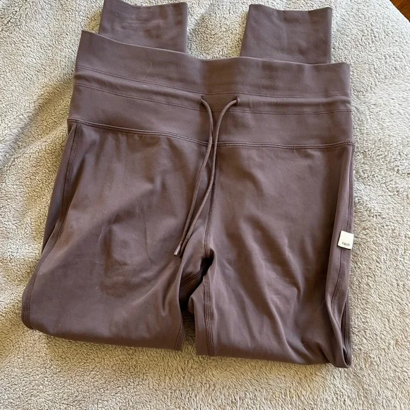 Vuori Women’s Huckleberry Purple Daily Legging Medium - Picture 3 of 5